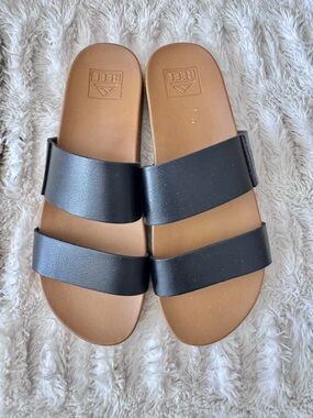 REEF FLAT BLACK SANDALS EUC SIZE 8